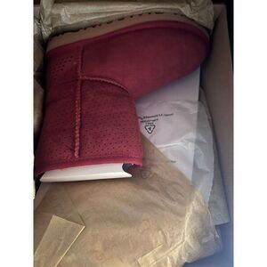 Brand new Uggs Classic Short Honeycomb Youth 1 red
